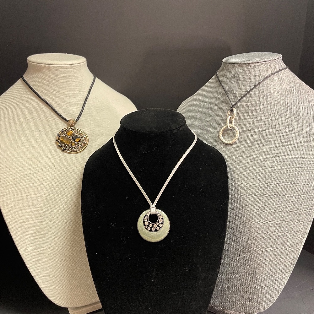 3 Signed Lia Sophia Vintage Pendant Necklaces - Picture 6 of 6